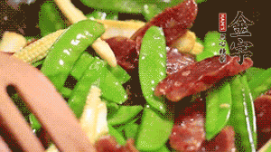 出鍋前加少許鹽調味就可以啦！