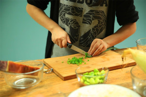 當然，如果你愛吃蔥，可以切點蔥花加入。