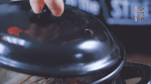 大火煮沸后，小火慢燉1～1.5個小時。