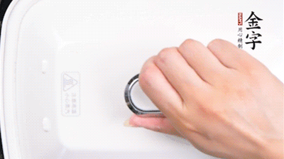 大火煮開后，再上鍋中火蒸20分鐘，出鍋后撒上蔥花。