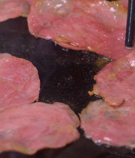 金字淡火腿用黃油/橄欖油煎熟。