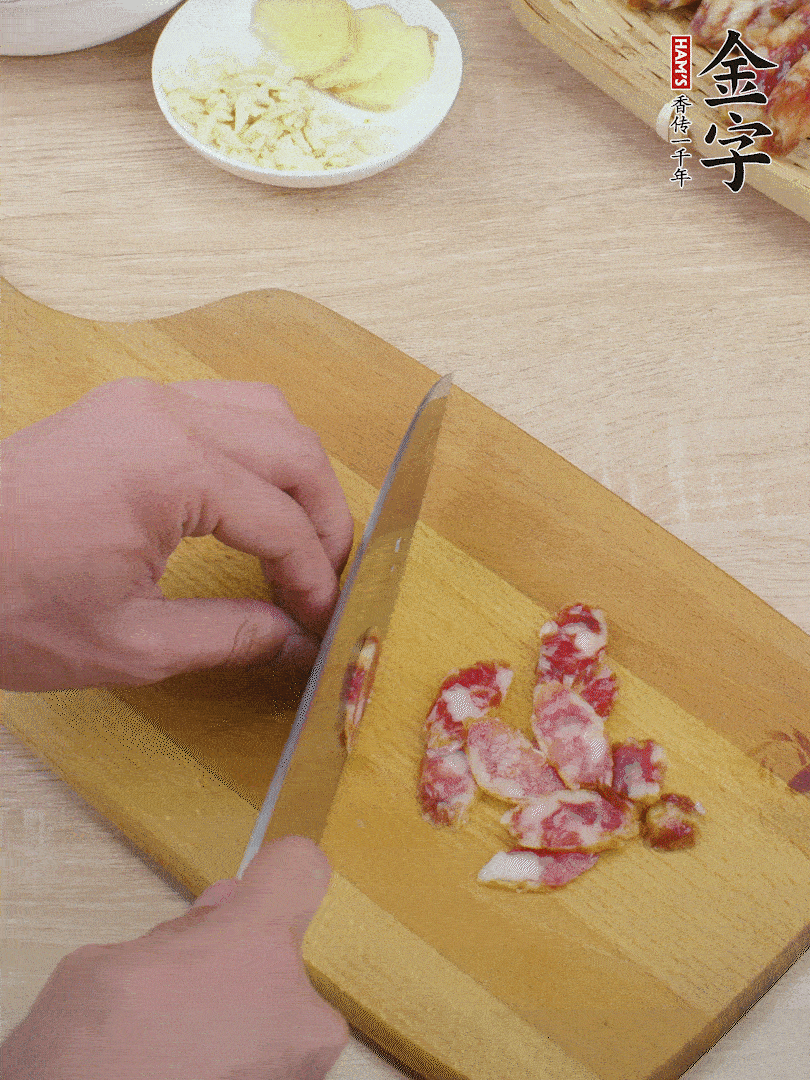 金字土香腸切片。