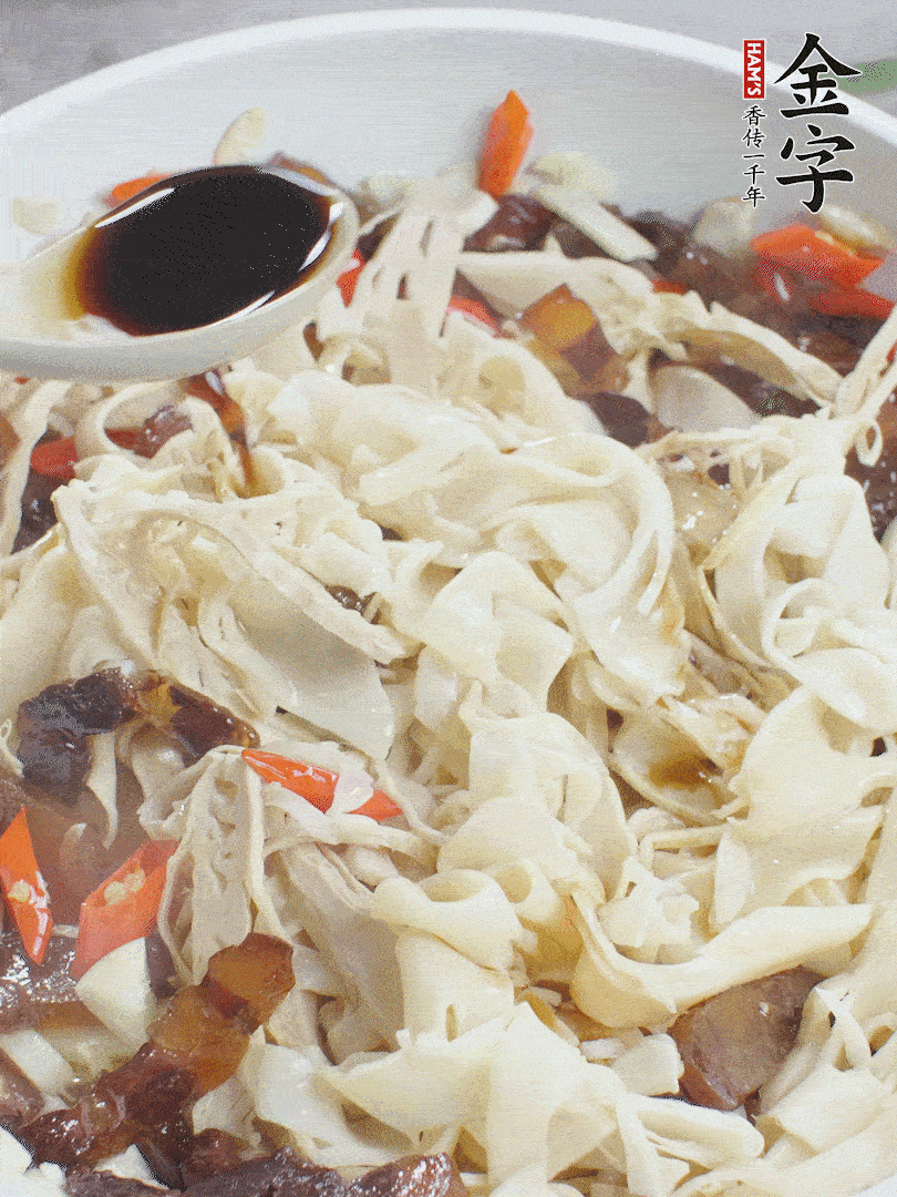 下糯米筍，淋一點生抽、蠔油調(diào)味。