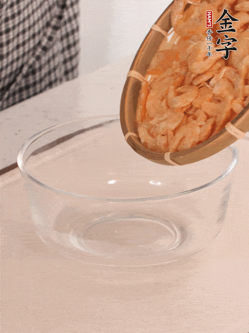 海米提前用溫水浸泡一會。