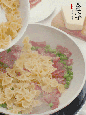 1小勺鹽調(diào)味，混合一起燉煮一下。