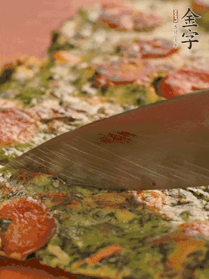 小火煎3分鐘后翻面，蓋蓋兒燜2分鐘。