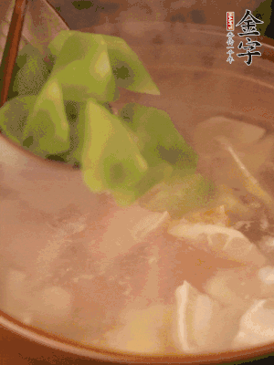 再加入焯水過的百葉結、萵筍塊燉15-20分鐘。