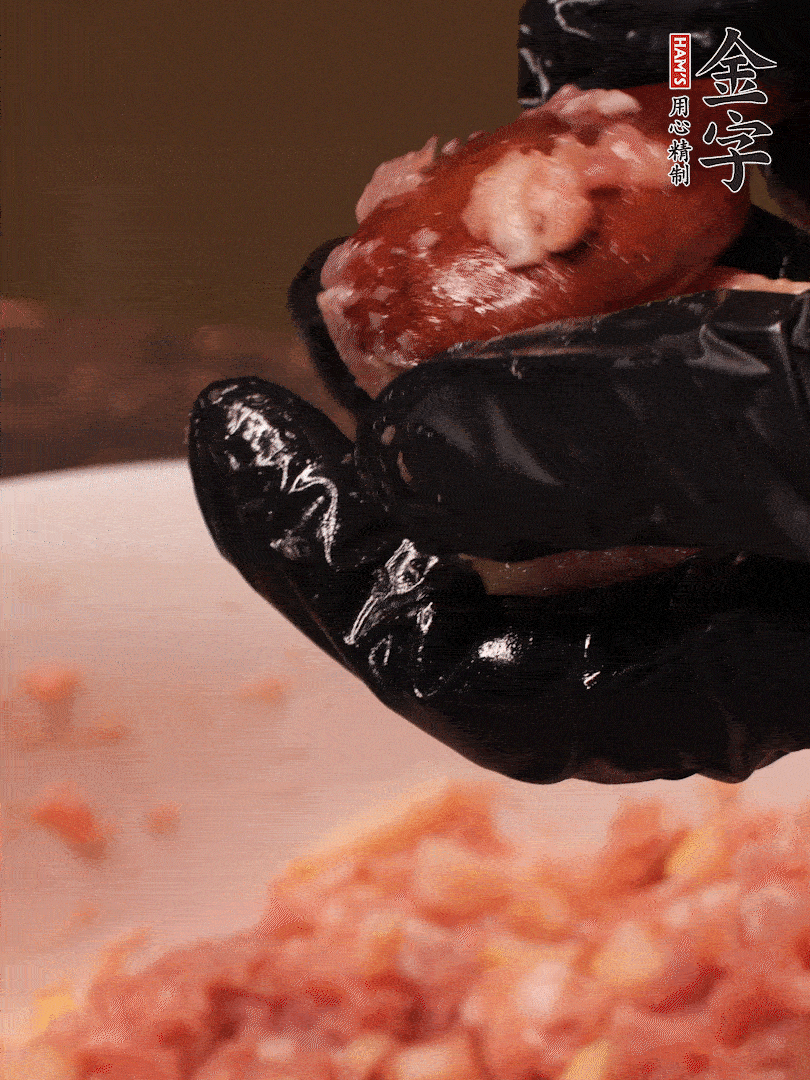 攪拌上勁，15g食用油，再攪拌一下，分成30g小圓球，冰凍1小時(shí)