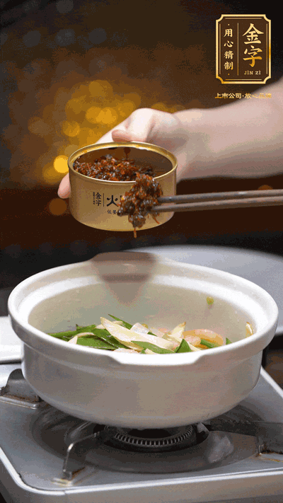 蝦仁、XO醬，猛火翻炒均勻