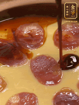 再撒上蔥花，生抽，芝麻油