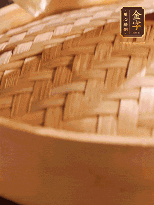 將香腸、醬油肉、臘肉放入蒸容蒸20分鐘