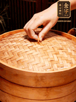 麻辣香腸蒸10分鐘，切成片，蒜苗切斜段，姜蒜干辣椒小米椒切碎