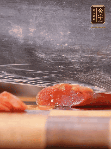 臘腸蒸熟，切片備用