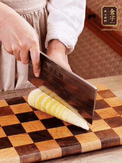 春筍切片，焯水1分鐘