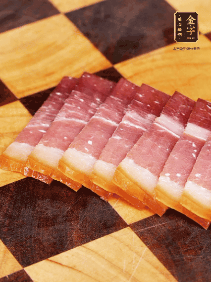 鮑魚處理干凈，金字火腿切片備用