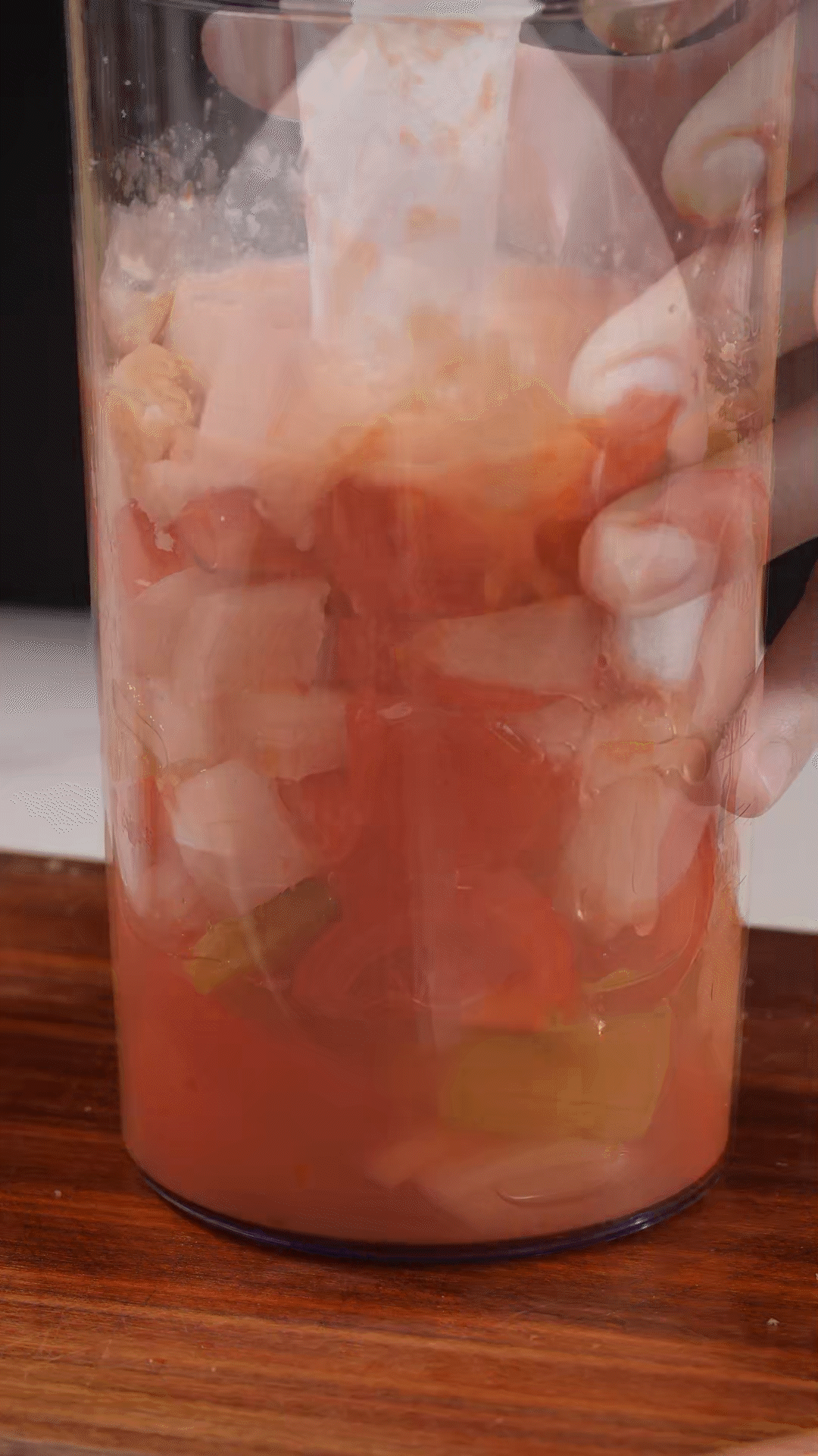 加入水、橄欖油、蘋果醋