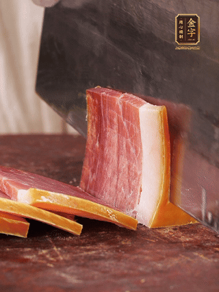 火腿切片，溫水浸泡5分鐘